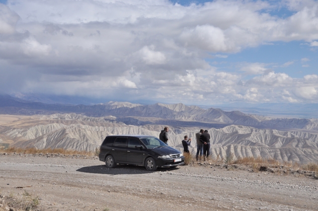 Wer Kirgistan bezwingen will, muss sich auf unwegsame Geländetouren einlassen