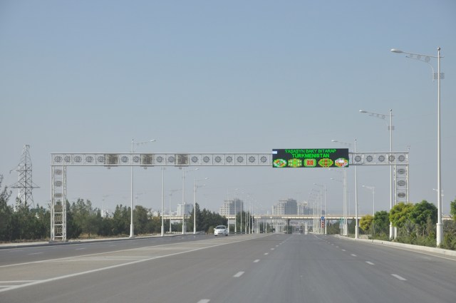 Ashgabat, ein Traum für Autofahrer