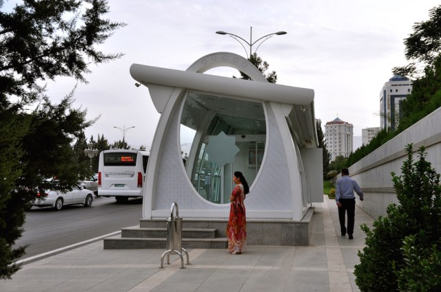 Investitionen im ÖPNV wie diese klimatisierte Bushaltestelle