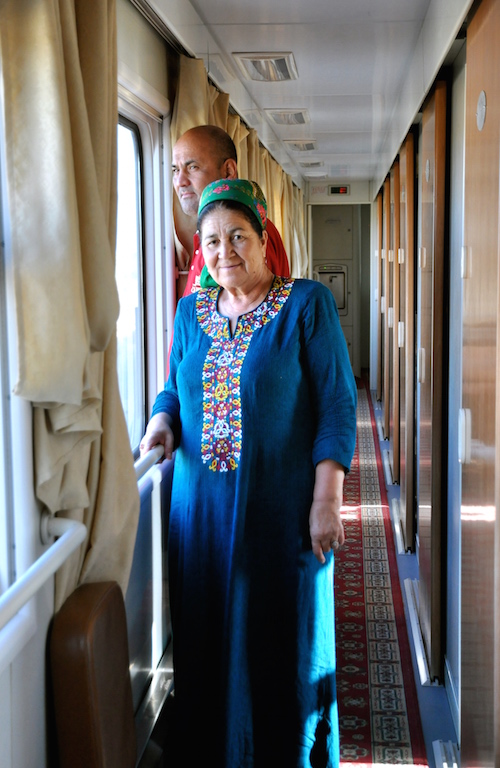 Bekanntschaft mit Mitreisenden im Zug